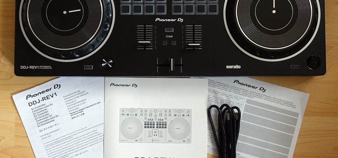 Pioneer DJ DDJ-REV1 Lieferumgang