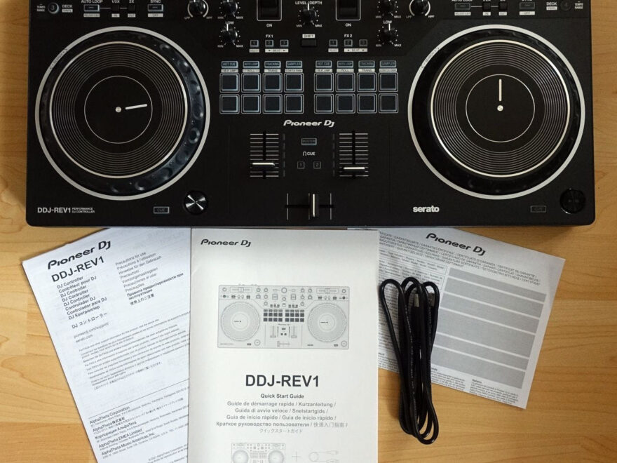 Pioneer DJ DDJ-REV1 Lieferumgang