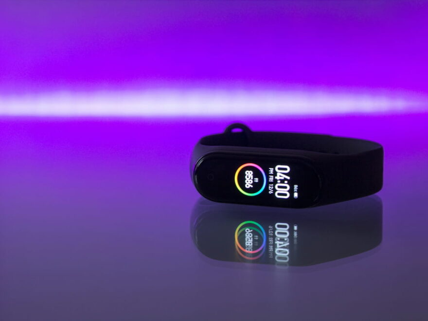 Fitness-Tracker Xiaomi Smart Band 5 mit Schrittzähler und Farbdisplay