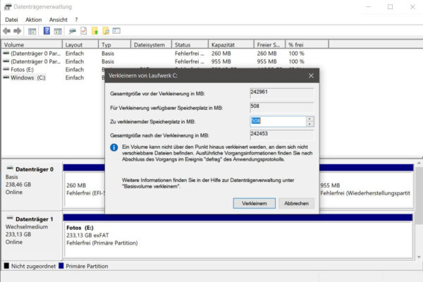 Windows-Datenträgerverwaltung zeigt die Funktion 'Volume verkleinern' mit Eingabefeldern für die Speicherplatzreduzierung.