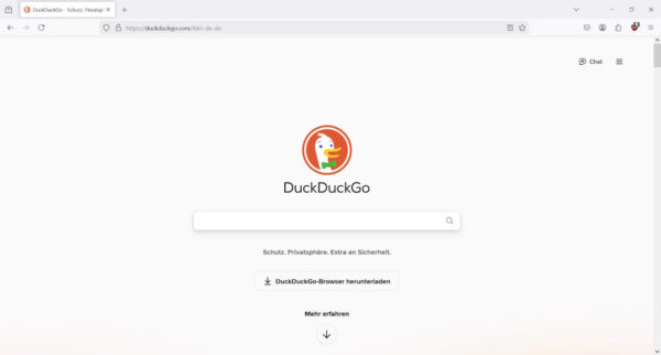 Startseite der Suchmaschine DuckDuckGo – eine der bekanntesten anonyme Suchmaschinen, die auf Datenschutz und Privatsphäre setzt.